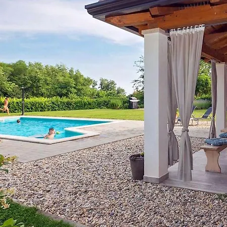 Activity Perhat With Pool In Visnjan 빌라
