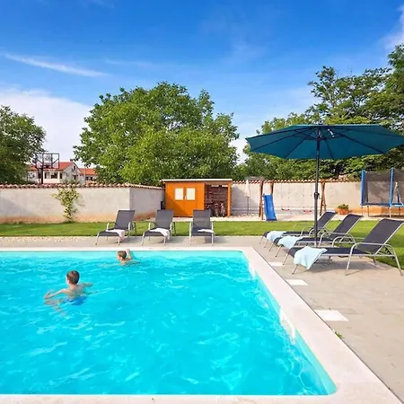 Activity Perhat With Pool In Visnjan